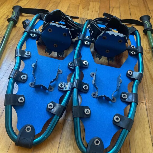 Yukon Charlie 821 Advanced Snowshoes, Blue w/ Olive Green Sherpa walking sticks - Picture 5 of 8